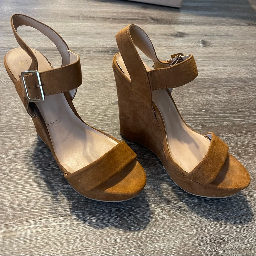 Woman’s Wedges Size 10